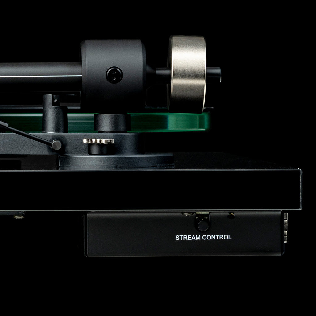 Stream-Control-Bedienfeld an der Rückseite des Pro-Ject T2 W