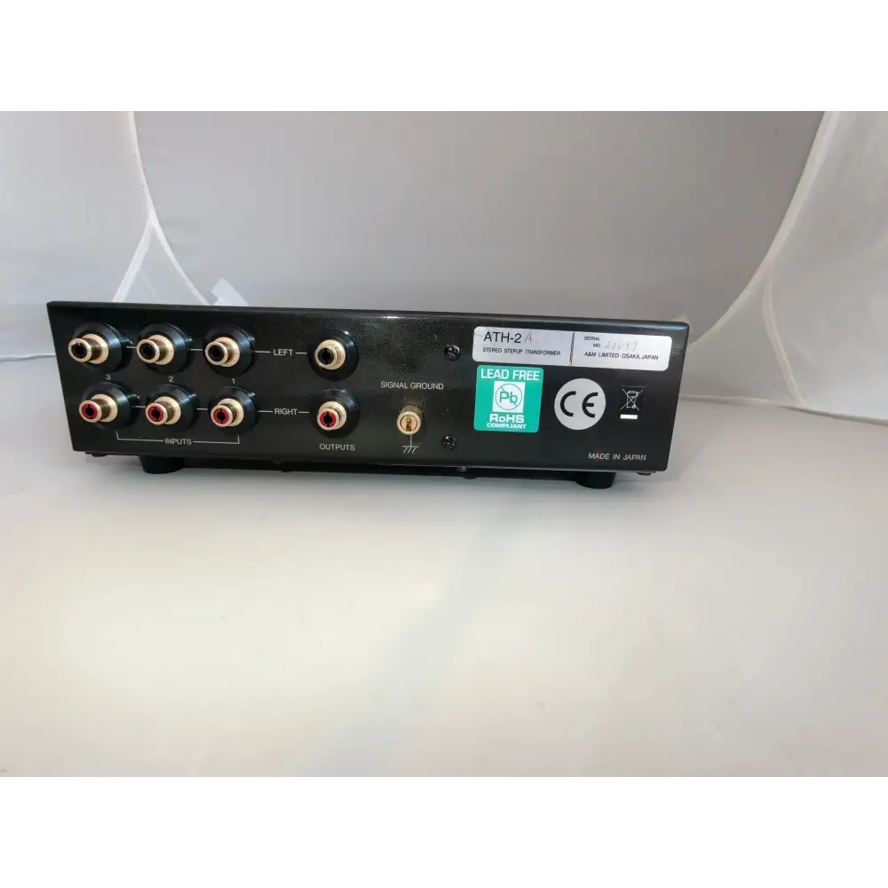 Schwarzer air tight ath-2a hifi stereo ausgangsübertrager mit goldbeschichteten rca buchsen und mattem finish hinten