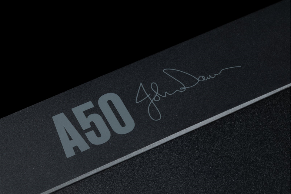 Unterschrift von Arcam-Gründer John Dawson auf dem A50 Signature