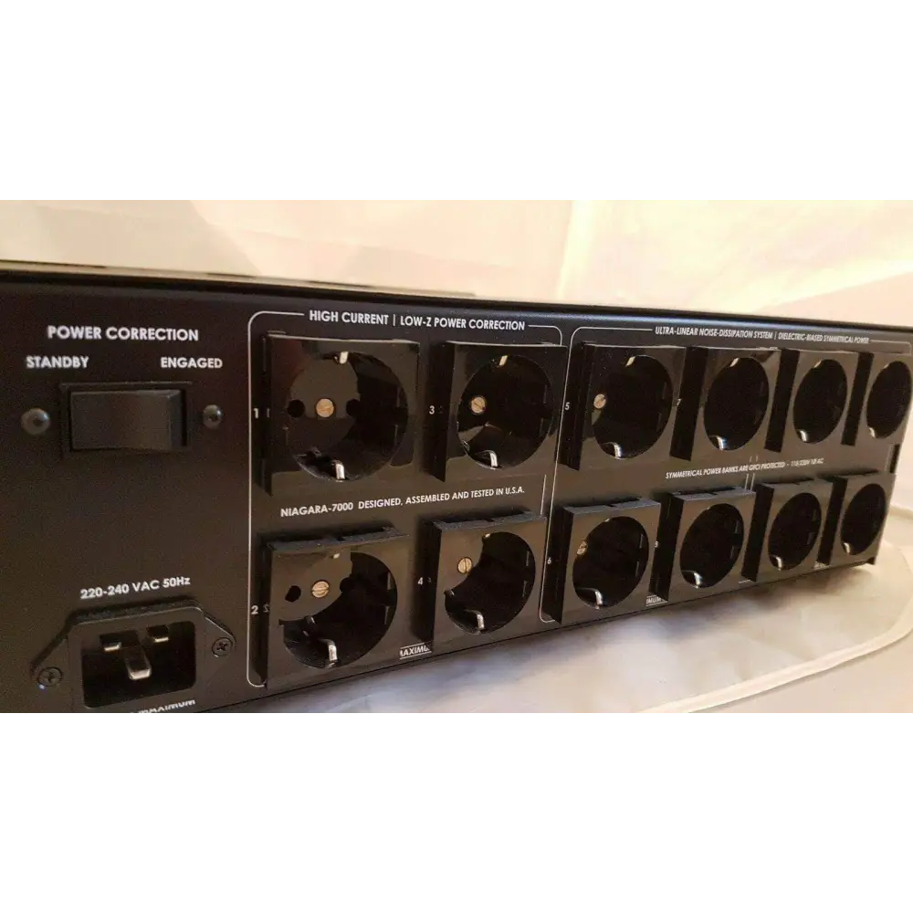 Black power conditioner Niagara 7000 mit all good design und multiple europäische Steckdosen