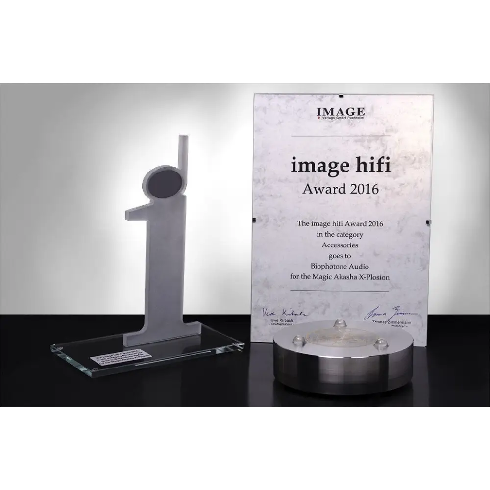 Bild des Hifi Award 2016 Zertifikats und Trophäe beim Biophotone Audio MA X Plosion Demomodell