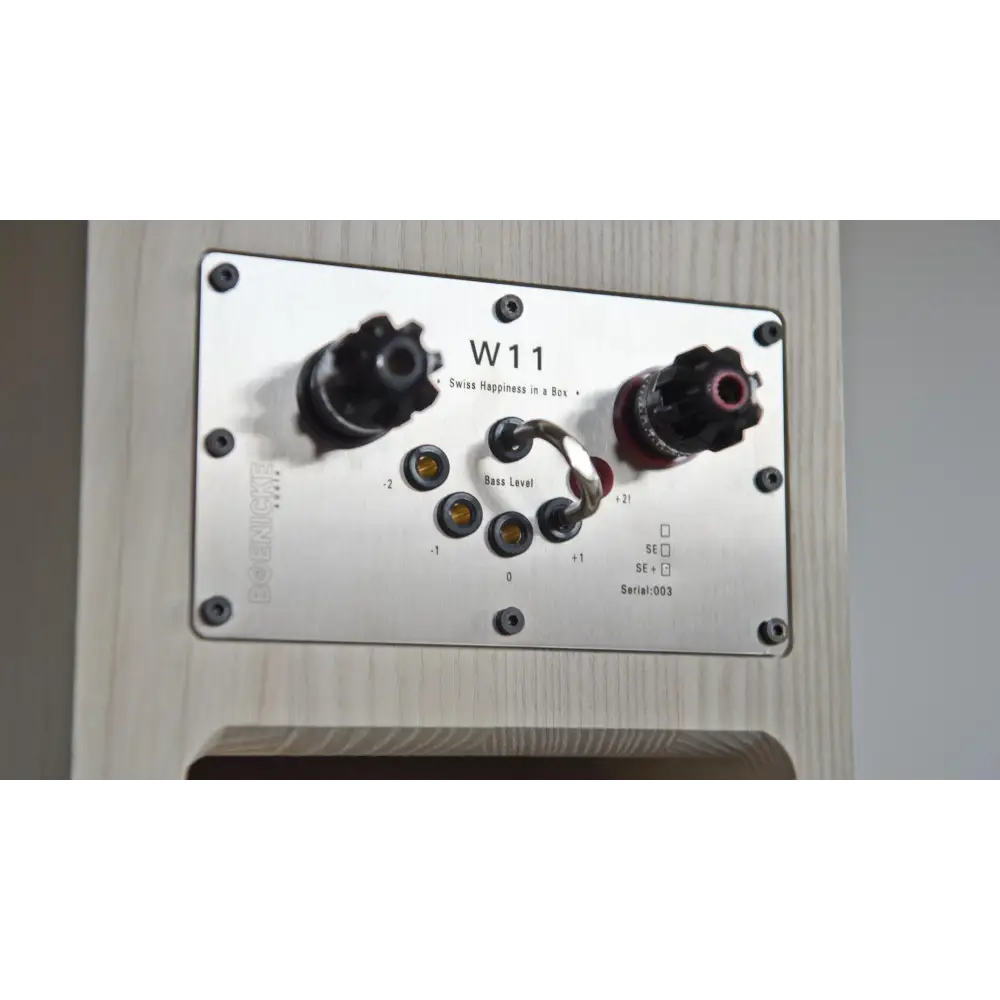 Lautsprecheranschlussplatte mit Bindeklemmen und Bassregler für Boenicke Audio W11