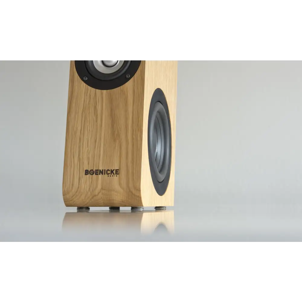 Boenicke Audio W5 solid wood Lautsprecher mit sichtbaren Treibern und electromechanical parallel resonator