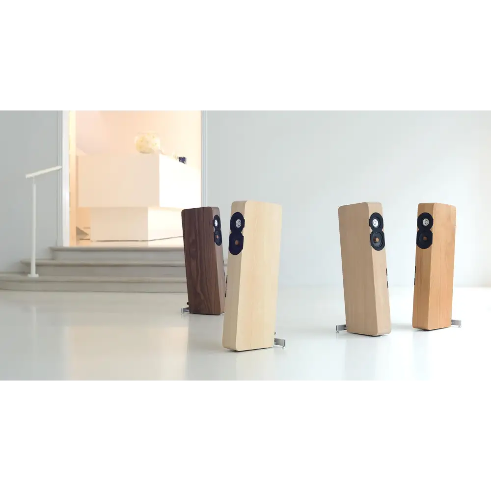 Vier moderne Holzfußsprecher mit Passfilter und Parallelresonator bei Boenicke W8 Paarpreise