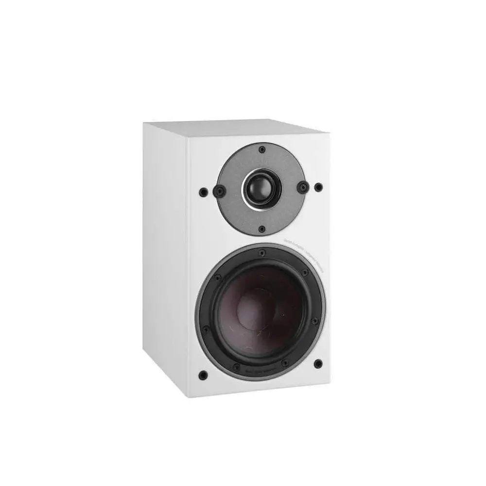 Weiße Dali Oberon 1 Lautsprecher mit groß dimensioniertem schwarzen Woofer und Tweeter