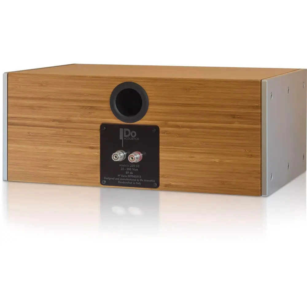 Holzlautsprecher mit rückseitigem Bassreflexsystem und Anschlussterminals für Doacoustics CENTRAL CHANNEL 200