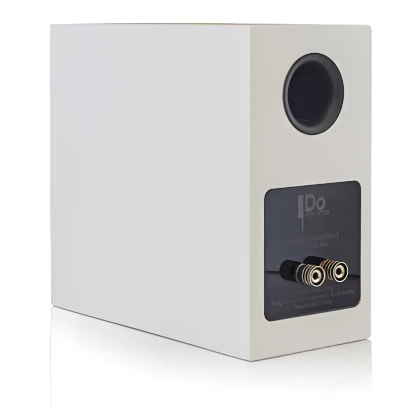 Weißer rechteckiger doacoustics model macrocosmo lautsprecher mit schwarzem rundem port und goldfarbigen anschlüssen rückseite transmission line breitbänder transmission line