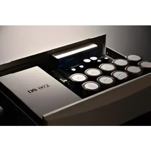 Hochwertiges Audio-Component mit sichtbaren internen Elektronik, wenigen Tagen lieferbar