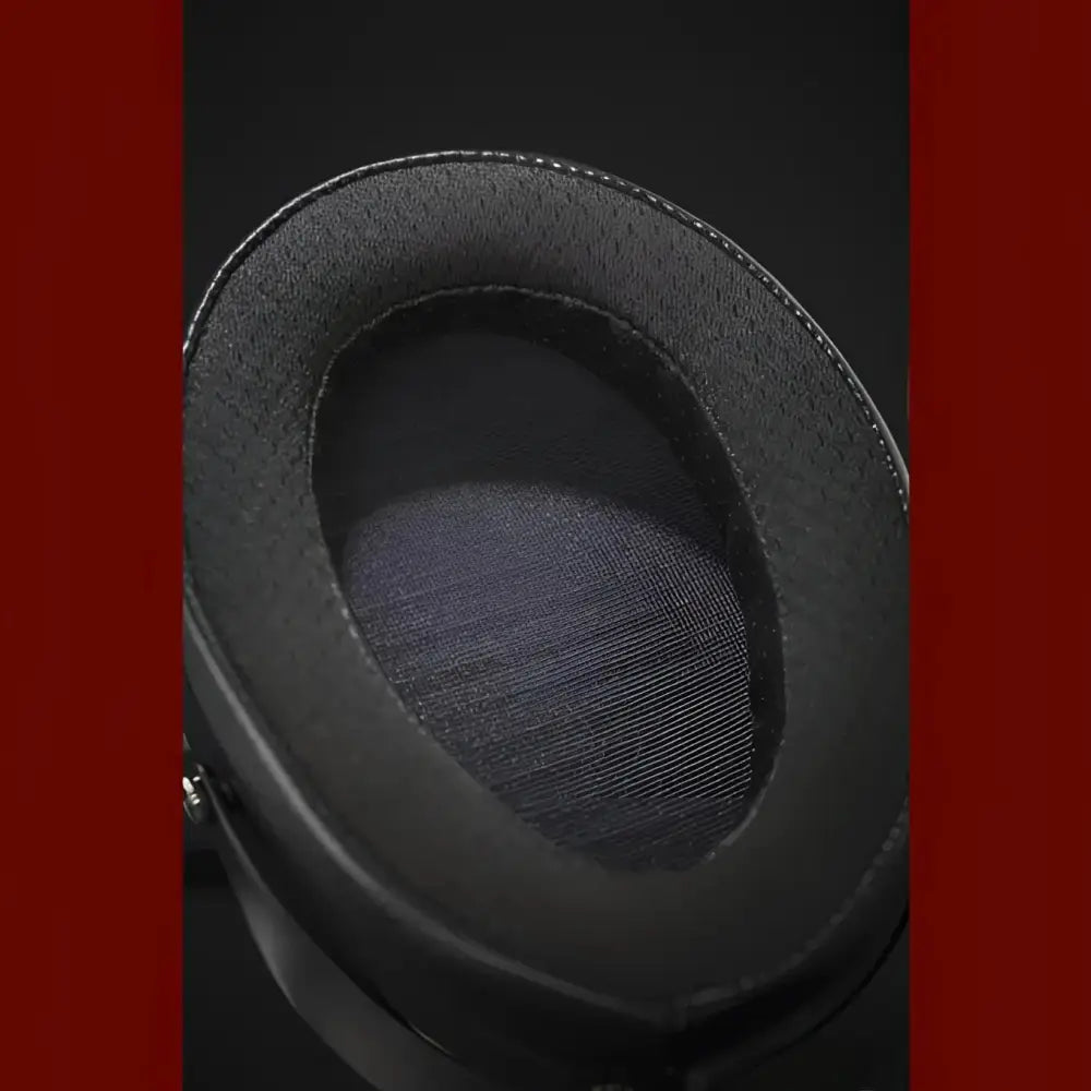 Schwarzer ovaler Ohrpolster des Hifiman Ananda Kopfhörer mit weicher Polsterung und Mesh-Inneren, ideal als magnetostatische Kopfhörer Ananda, Höhepunkt jahrelanger Forschung