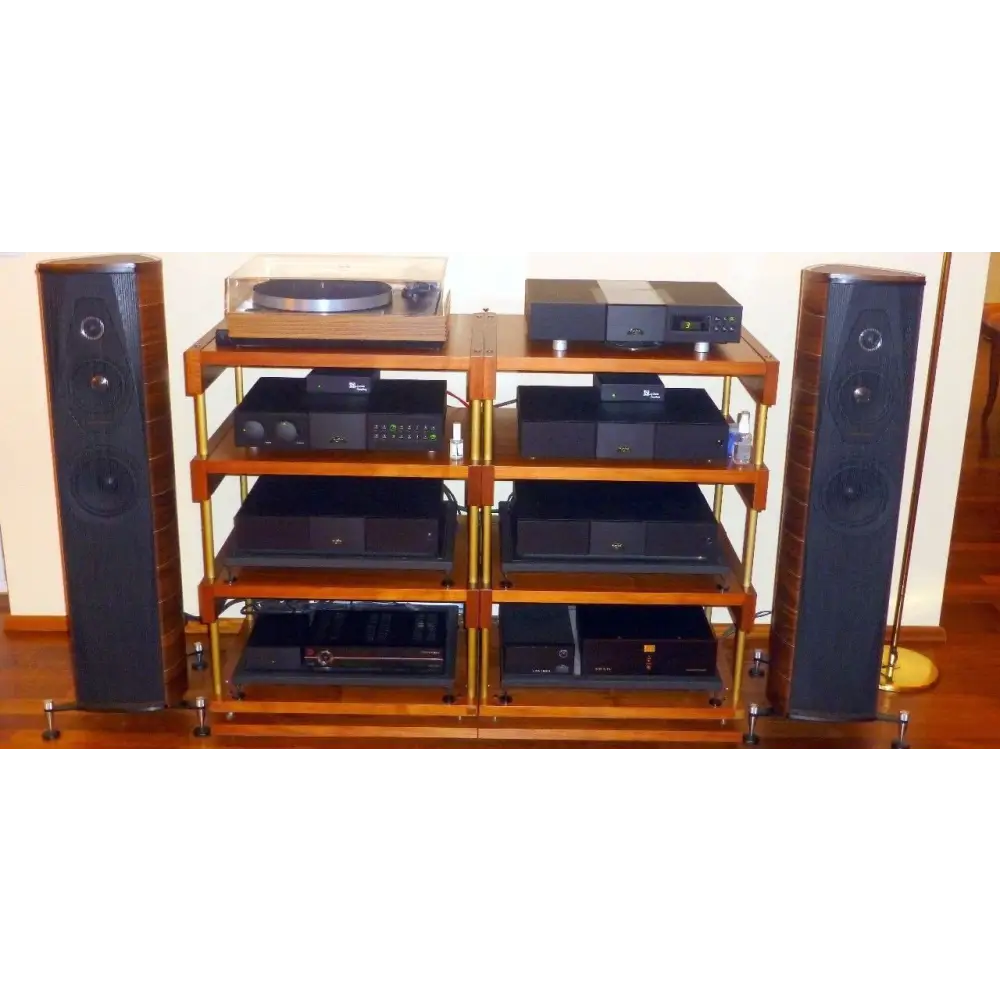 Hochwertiges Stereo-System mit zwei Standlautsprechern und Komponenten in der Bildergalerie