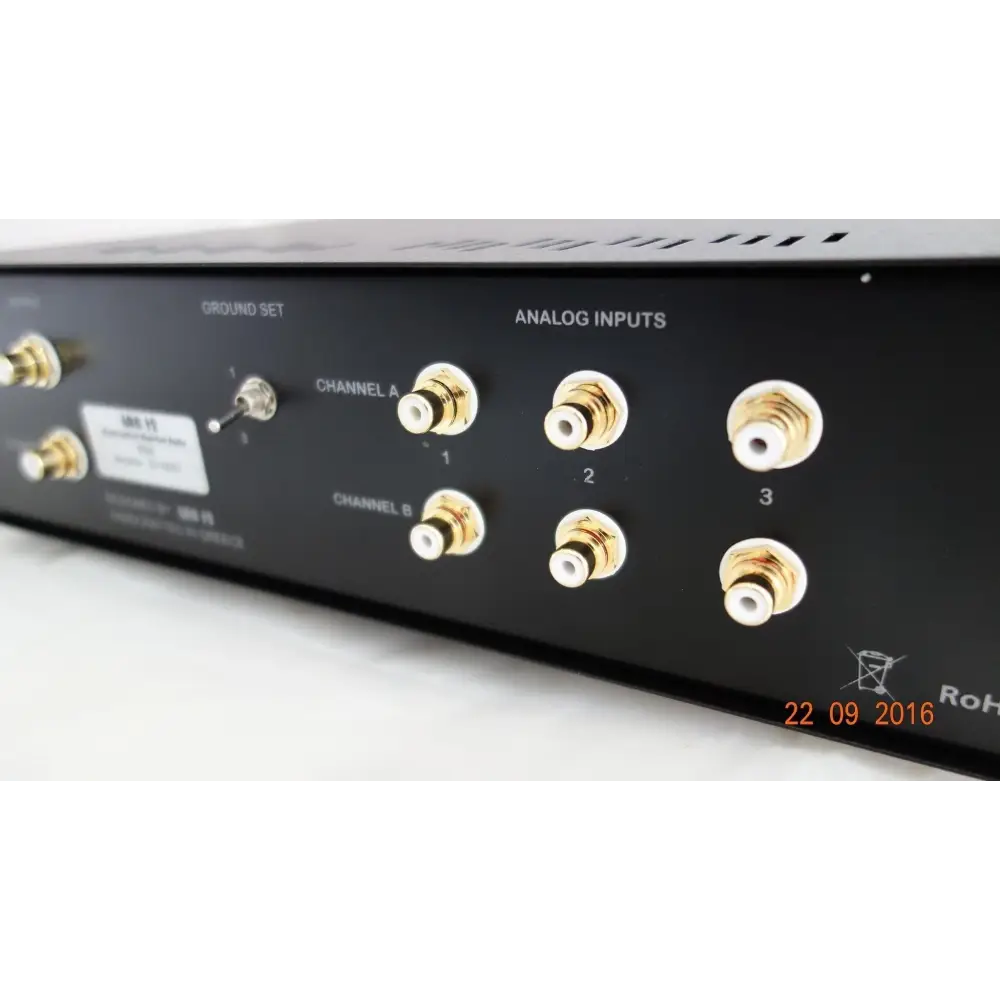 Rückseite des LAB 12 True Passive Vorstufe Schwarz mit Input Selector und Ground Connections