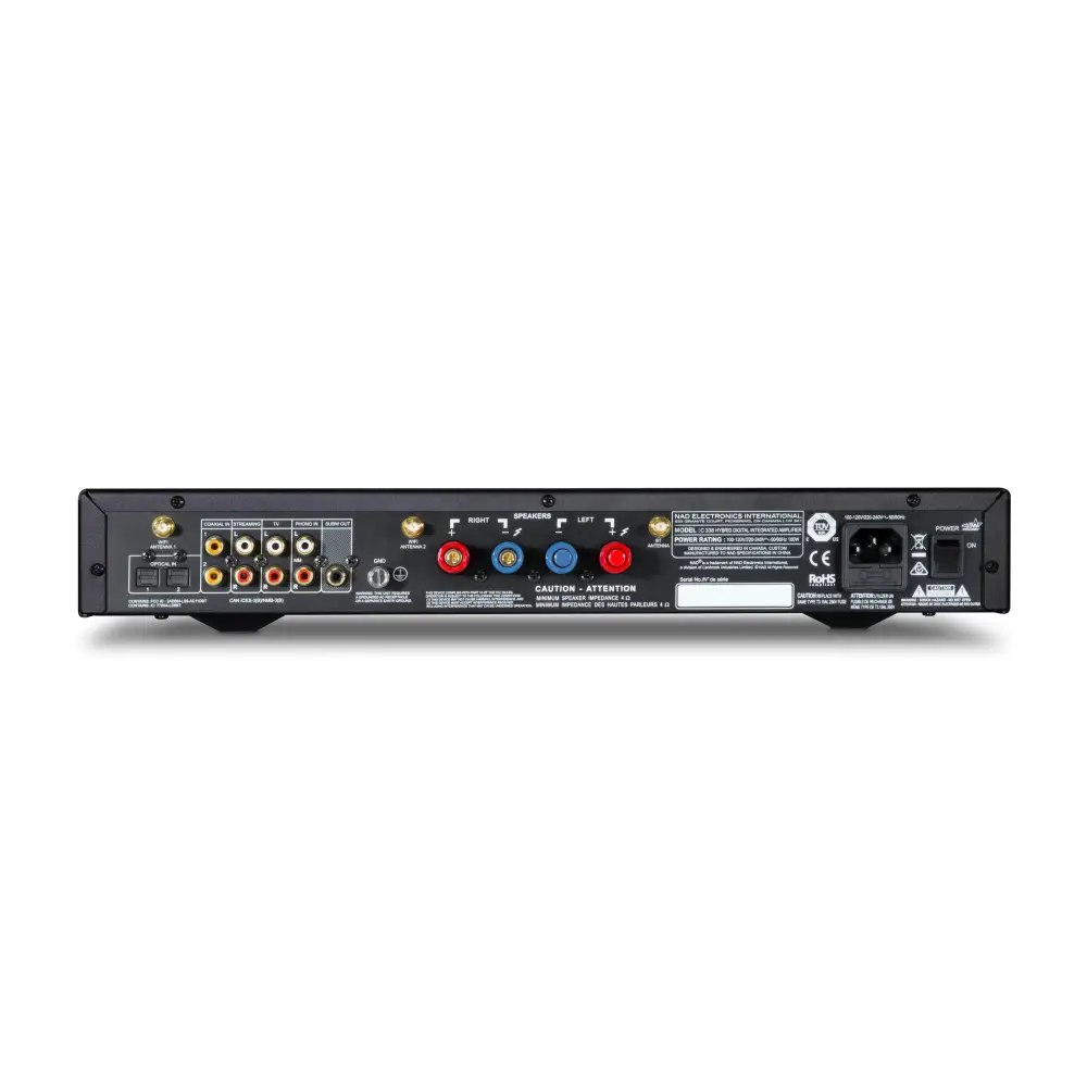 Rückseite des NAD C338 mit verschiedenen Eingangs-, Ausgangs- und Stromanschlüssen
