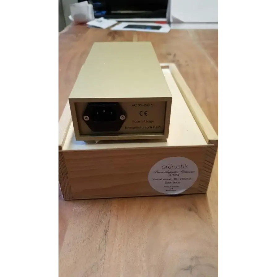 Beigeiges Netzfilter für hochwertige Anlage ARTKUSTIK Poweranimator mit Powerinput, bester Klang