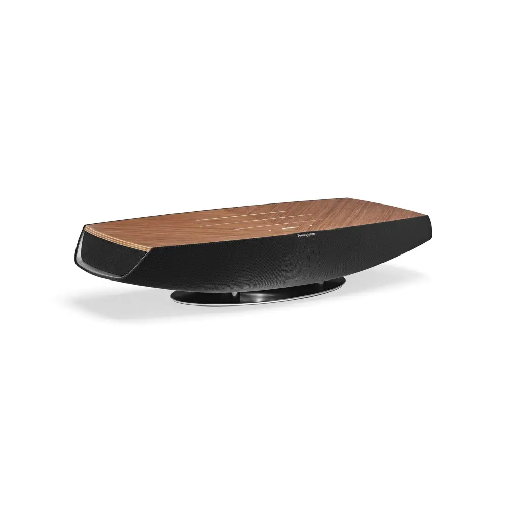 Ein modernes soundbar in schwarz mit einer warmen walnussholzoberfläche für omnai all in one highend wireless speaker mit sonus faber app