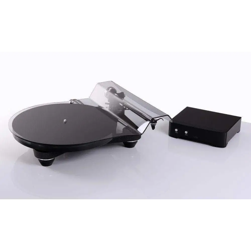 Schwarzer Plattenspieler Planar8 mit RB 880 und NEO PSU ohne Tonabnehmer