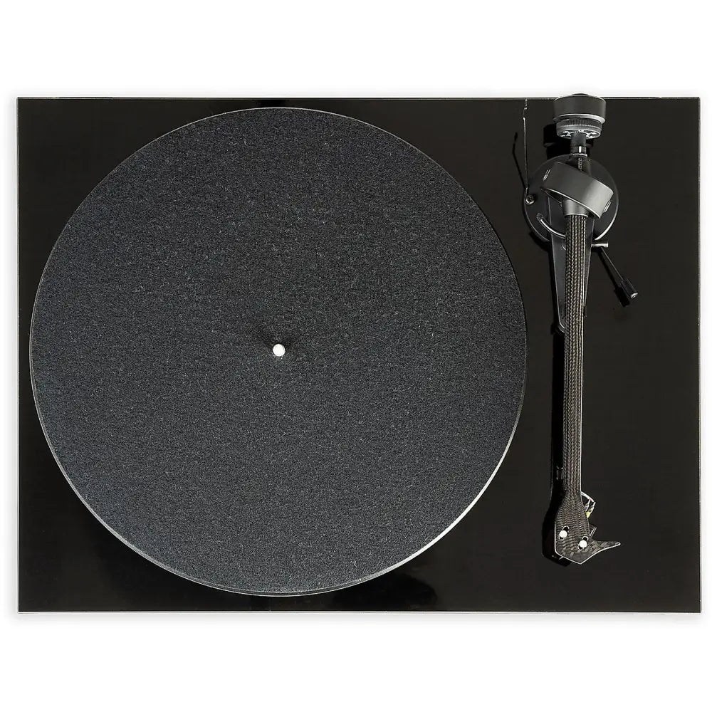 Black turntable with carbon fiber tonearm featuring ortofon 2m red for the Debut Plattenspieler Löste by The Audio Beat