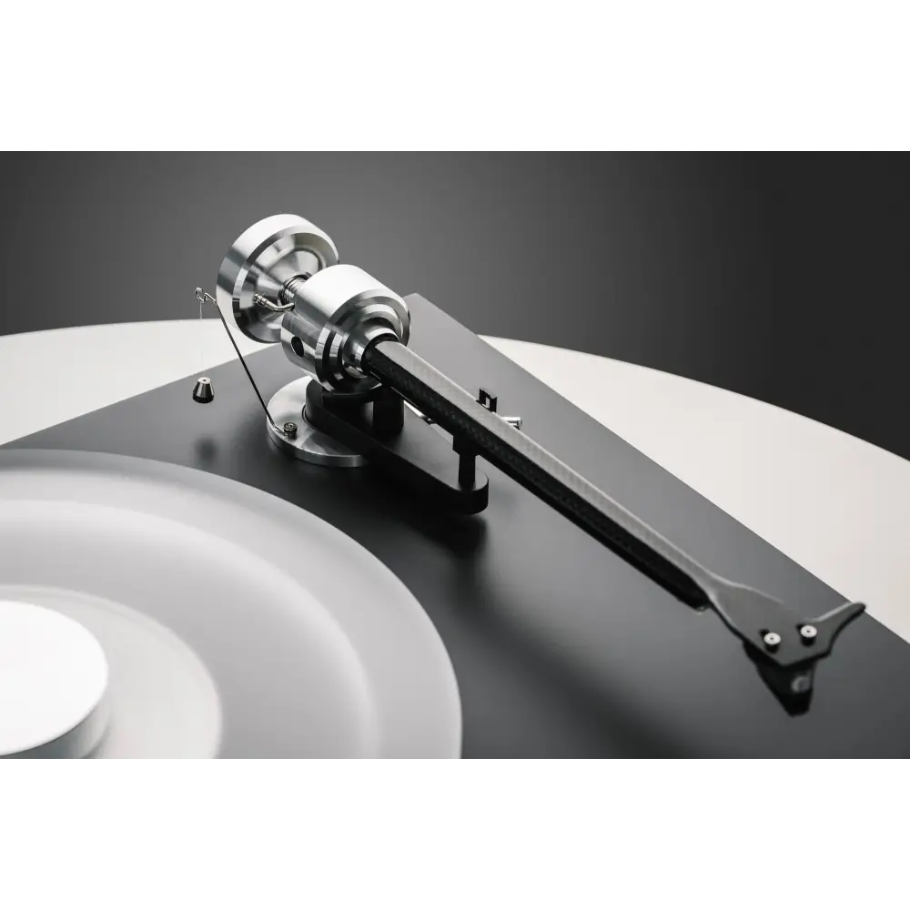 Pro-ject debut reference 10 plattenspieler mit true balanced mini-xlr tonarm in schwarz mit carbonfaserarm