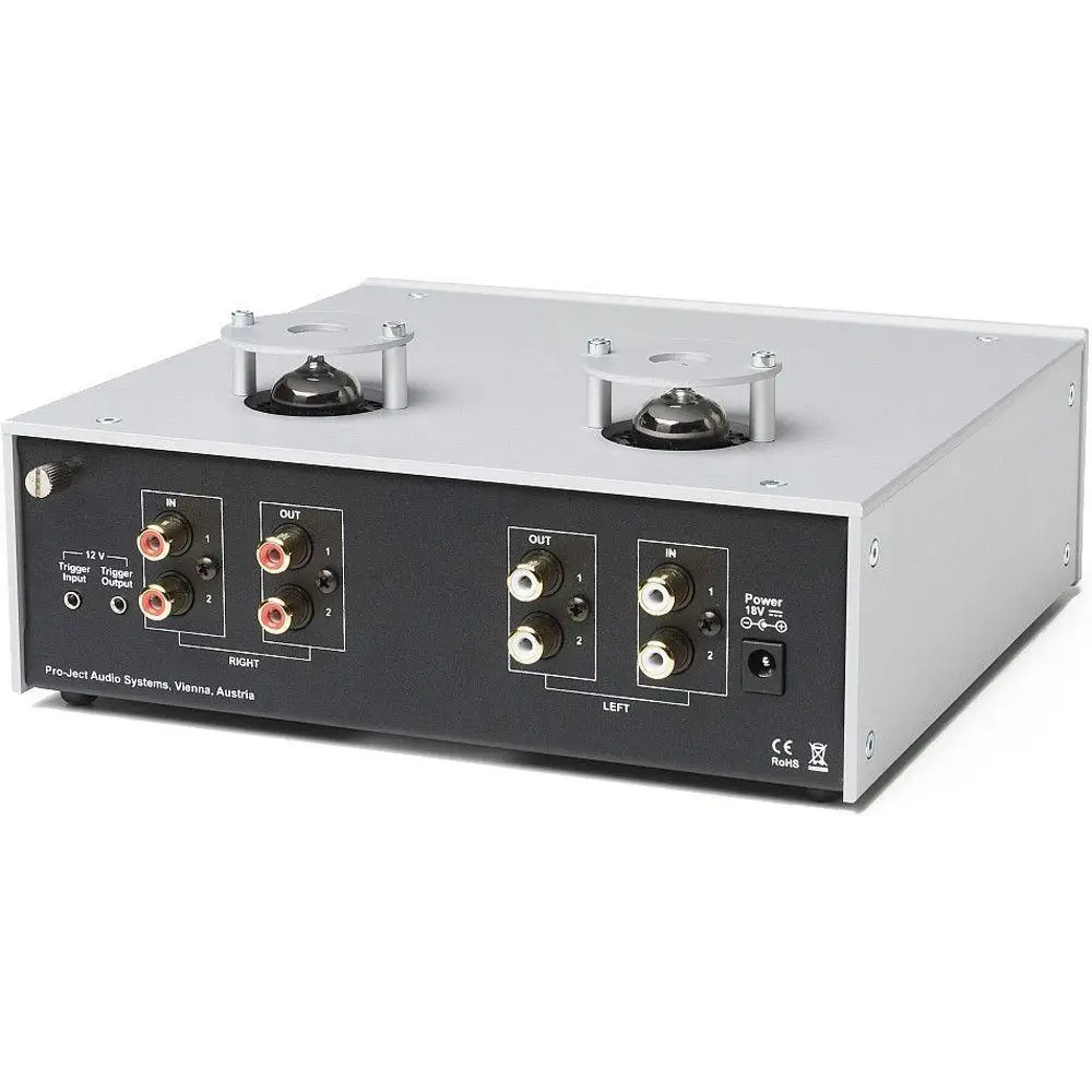 Silberner Pro-Ject Tubebox DS2 HTE Hifi-Edition mit besserer handselektierter Röhrenbestückung