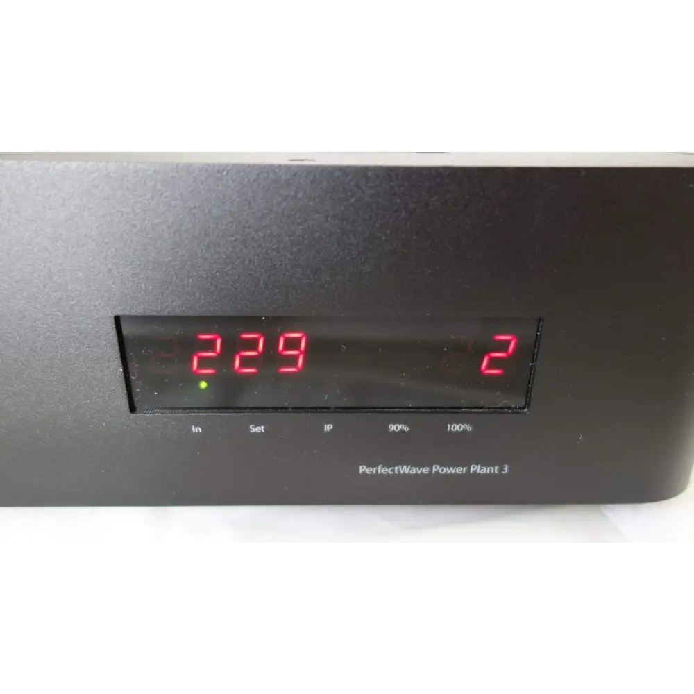 Schwarzer Power Plant mit rotem Digitaldisplay, PS-AUDIO Perfect Wave Power Plant P3