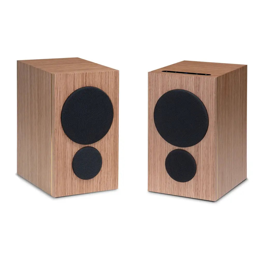 Paar moderne psb iq2 lautsprecher aus holz mit schwarzen runden treibern und bluetooth aptx adaptive technologie
