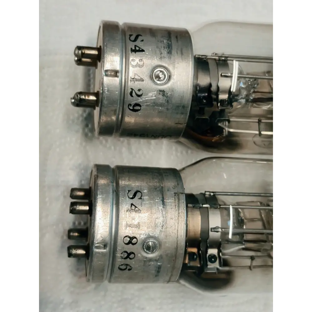 Seriennummern S43429 und S41886 – NOS Matched Pair RCA VT-4-C