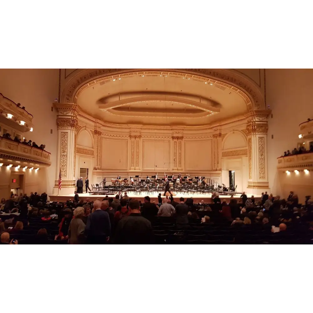 Bild eines Konzertsaals mit Orchester und Publikum, passend für Röhrenvorstufe Othello Line