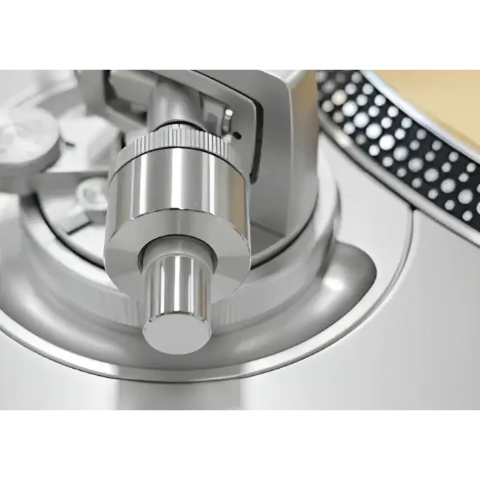 Polierter metallischer Tonarm des Technics SL-1200G mit einstellbaren Komponenten