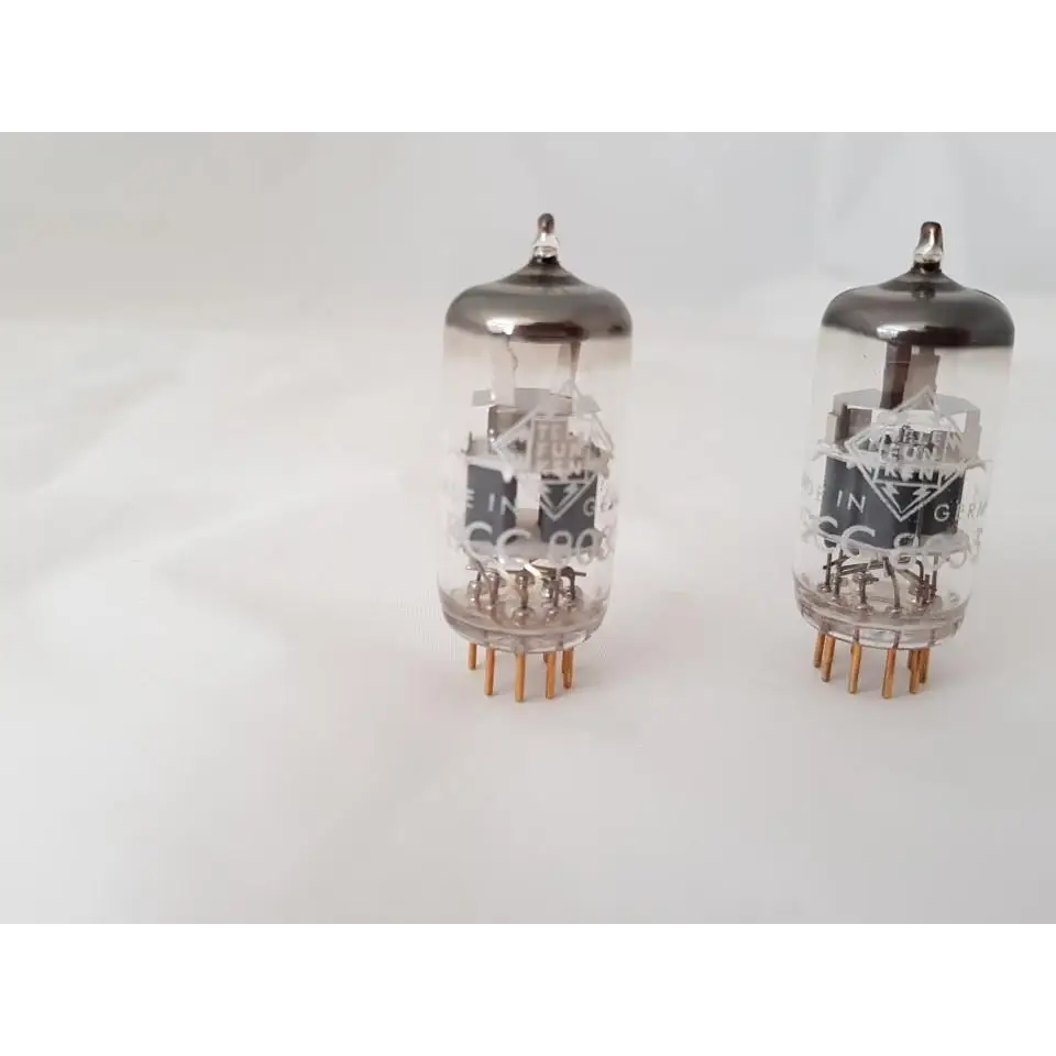 Zwei klare Glas-Vakuumröhren mit metallkappen und goldfarbenen Pins, ECC803S Grail