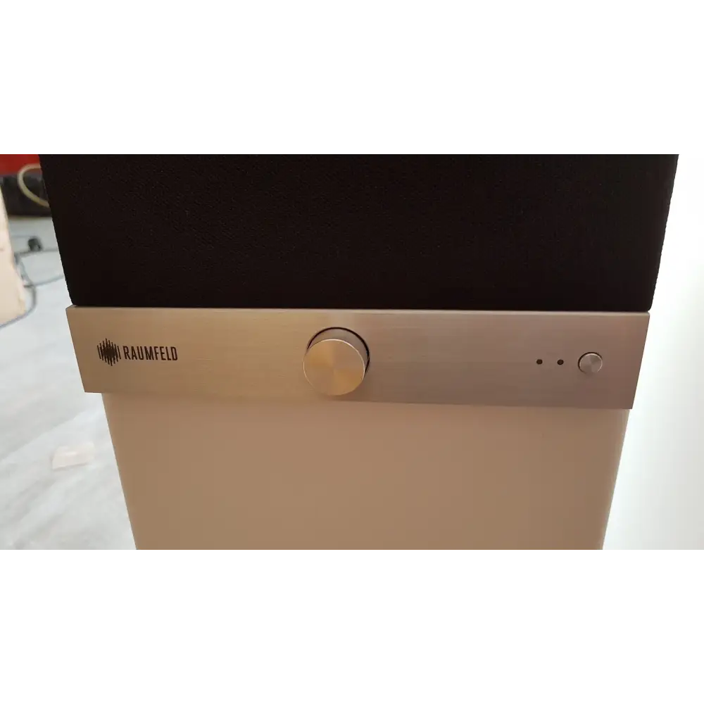 Weißer und schwarzer Teufel Raumfeld Stereo L Aktivlautsprecher mit aufwendiger Tönebestückung