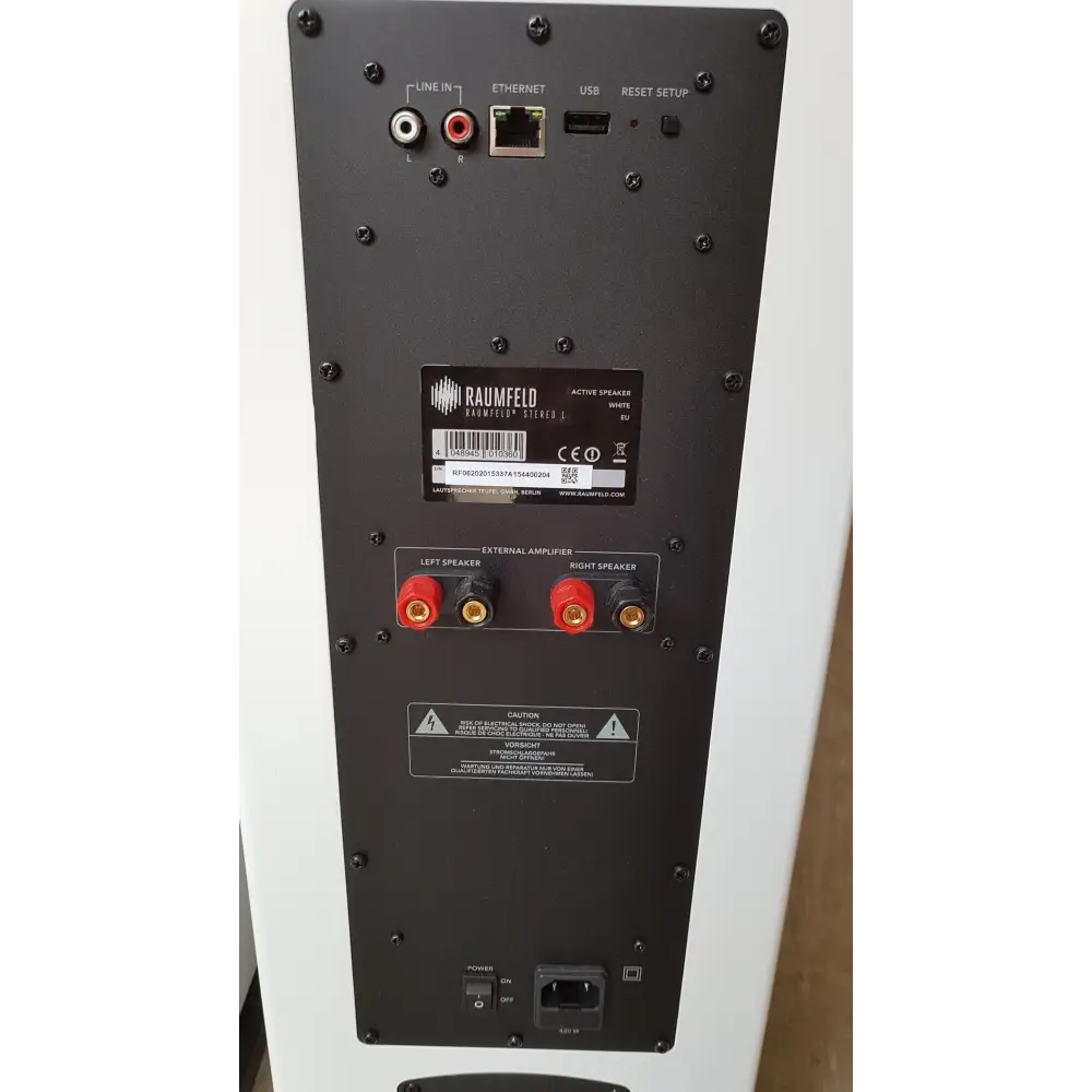 Rear panel des Teufel Raumfeld Stereo L weiss Aktivlautsprechers mit vielfältigen Audio- und Netzwerkeingängen