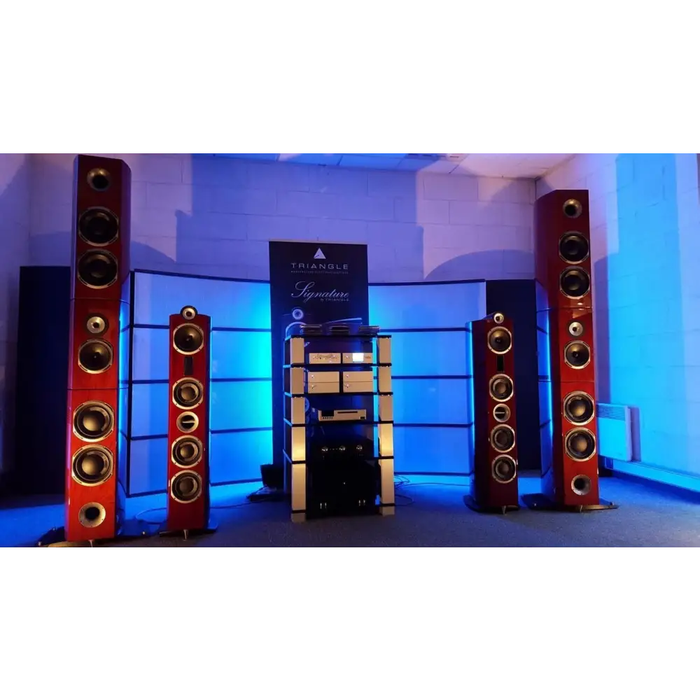 Hochwertige Hifi Stereoanlage mit roten Tower-Lautsprechern und Audio-Komponenten, paar photos