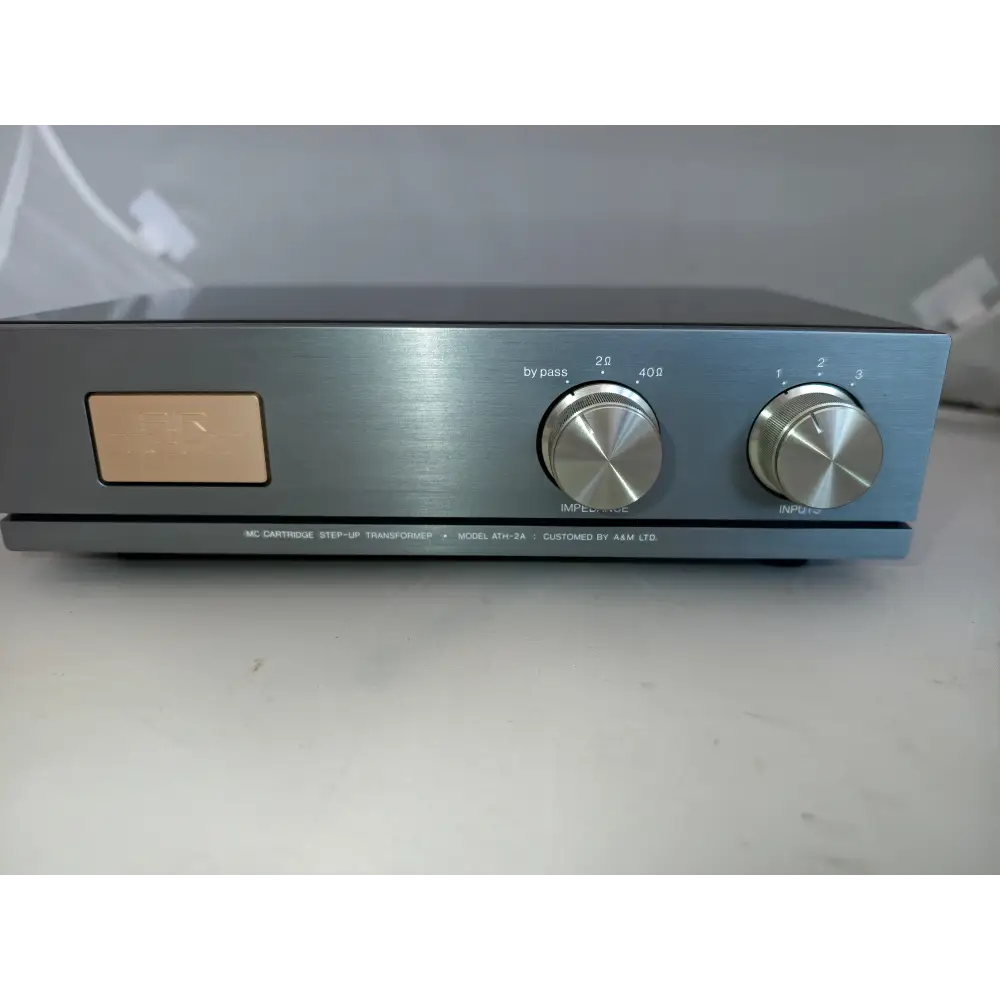 Silberne air tight ath-2a hifi-kopfhörer von a&m ltd mit klarer verarbeitung für hochwertigen klang