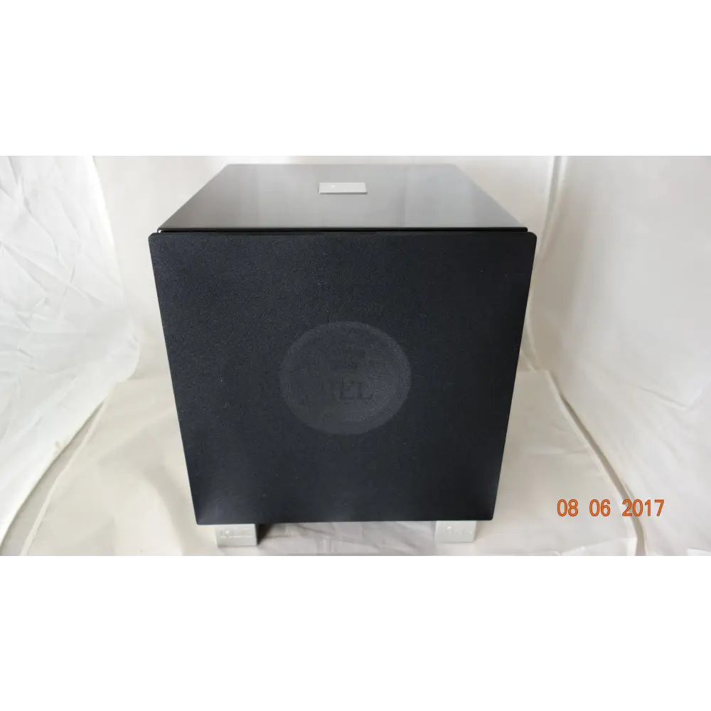 Schwarzer Aktivsubwoofer REL T7i mit passivem Radiator, ideal für Heimkino, 305x362x382mm
