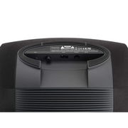 Rückseite des schwarzen B&W Formation Bass mit Anschlüssen und Zulassungszeichen