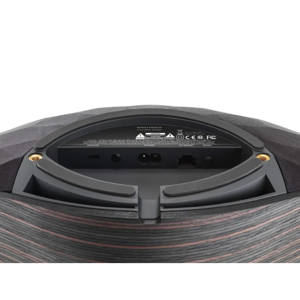 Rückseite des B&W Formation Wedge mit Eingangsports für das Formation Suite immersives kabelloses Soundsystem