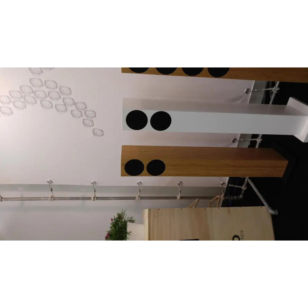 Do Acoustics handmade Standlautsprecher mit zwei schwarzen Treibern auf der HIGHEND München 2016