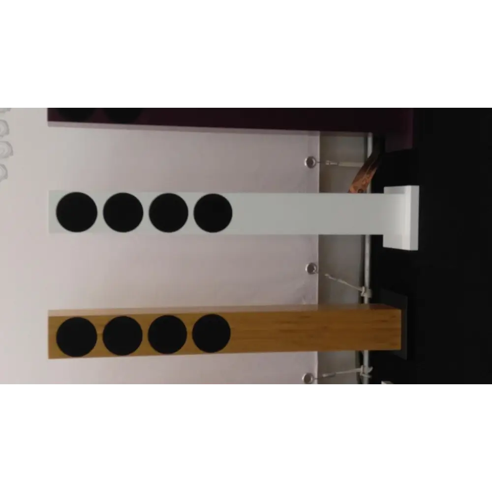 Zwei rectangulare Do Acoustics handmade Soundbars mit vier schwarzen Lautsprechergittern auf der HIGHEND München 2016 für bester Klang