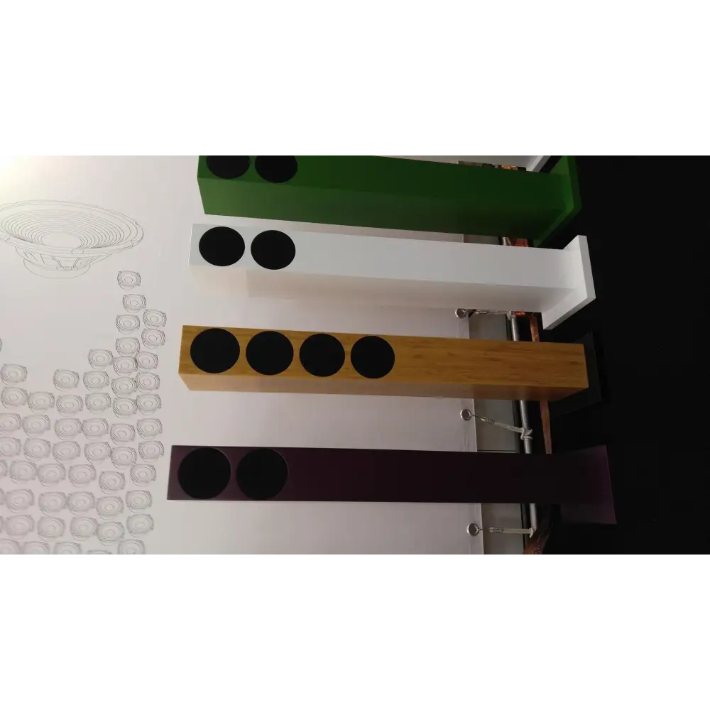Colorful, rechteckige Do Acoustics Handmade Soundbars mit runden Lautsprechergittern auf der HIGHEND München 2016 für bester Klang