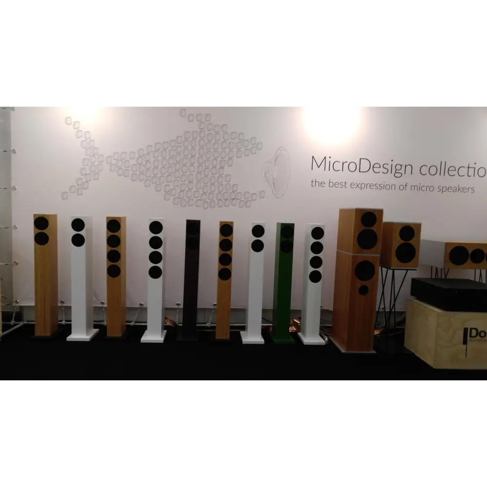 Display von doacoustics handmade Lautsprechern in verschiedenen Holz- und Weißtönen auf HIGHEND München 2016