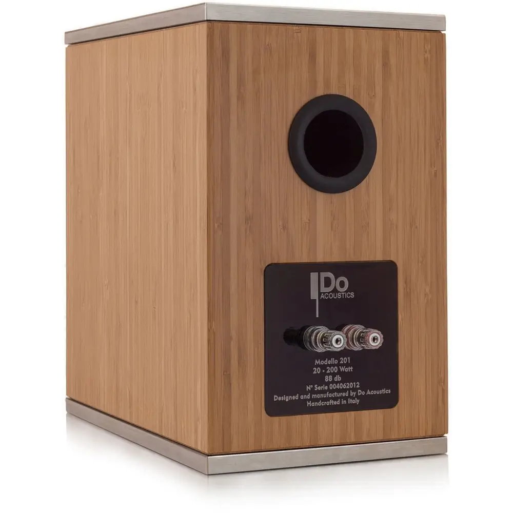 Holzlautsprecher mit Rear Port und Bindeposten für optimales akustisches Sounderlebnis