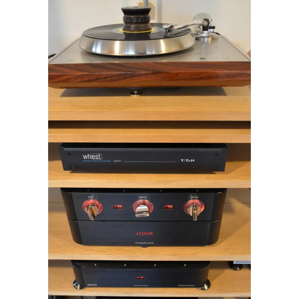 Hifiteam Kundenanlagen mit tollen photos verschiedener multi-tiered Audiosysteme und Plattenspieler