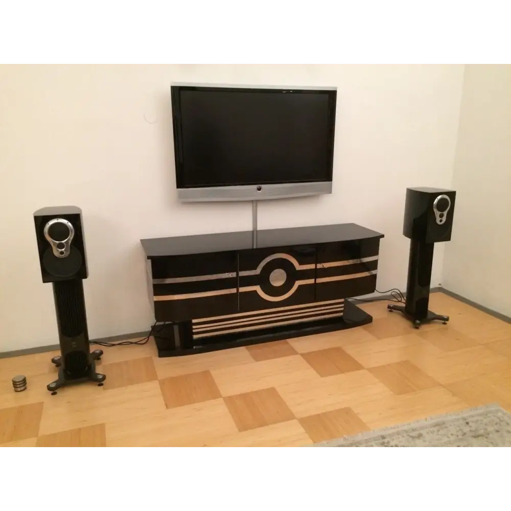 Hifiteam Kundenanlagen tollen photos verschiedener, schwarzes Entertainment Console mit TV und Lautsprecher
