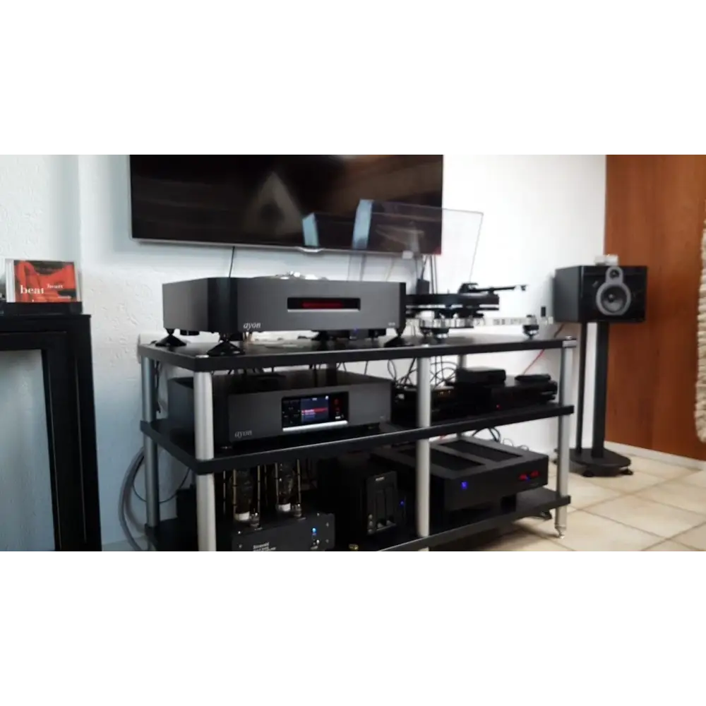 Hochwertiges Multi-Komponenten-High-Fidelity-Audiosystem in tollen Photos verschiedener Kundenanlagen
