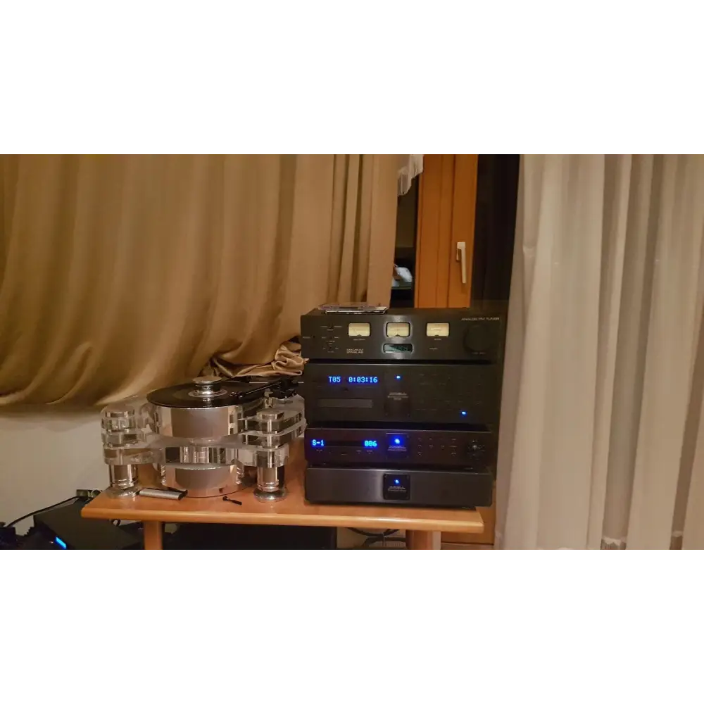Hifiteam Kundenanlagen mit tollen photos verschiedener audiophiler Turntable und Komponenten