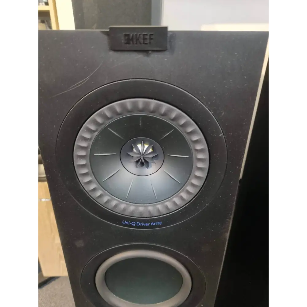 Schwarzer KEF Q 750 Standlautsprecher mit Uni-Q Treiberarray, ohne optischen Schäden