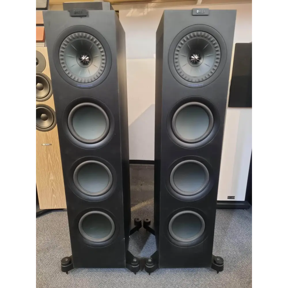 Black KEF Q 750 Standlautsprecher mit mehreren Treibern, ohne optischen Schäden, ideal für Ihre Hi-Fi-Anlage