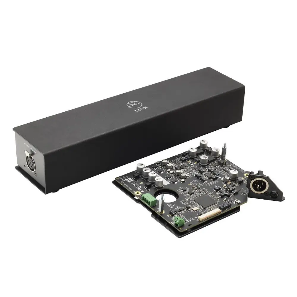 Elektronische Schaltplatine neben schwarzem Gehäuse für beste Klangqualität in Hifi Stereoanlage