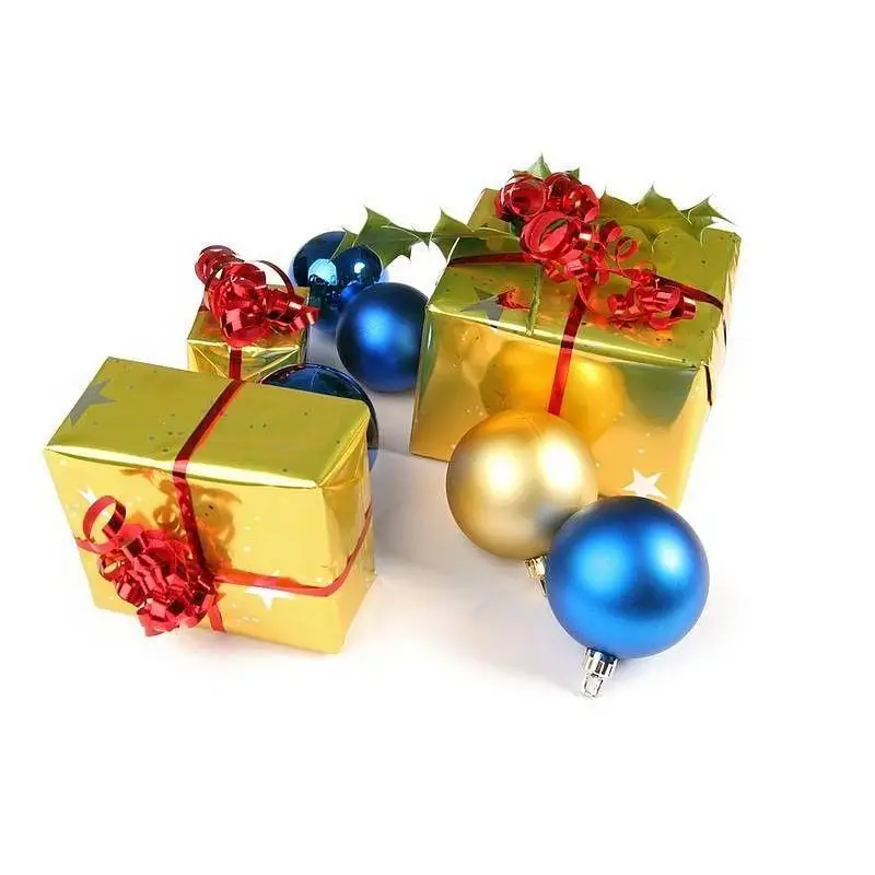 Goldene Geschenkboxen mit roten Schleifen und blauen sowie goldenen Ornamenten für Lautsprecher