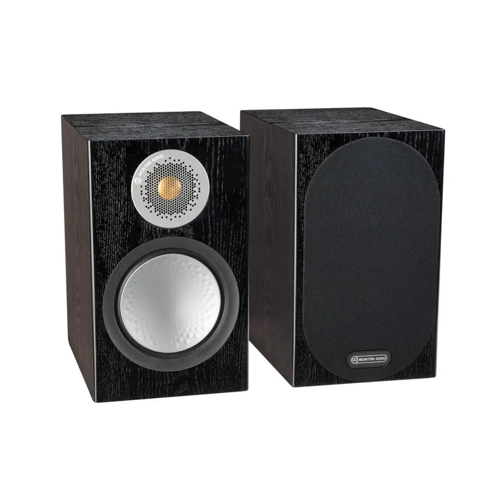Monitor Audio Silver 50 Satin Weiß: Kleine Regallautsprecher entstanden mit schwarzen Holzgehäusen und silbernen Treibern