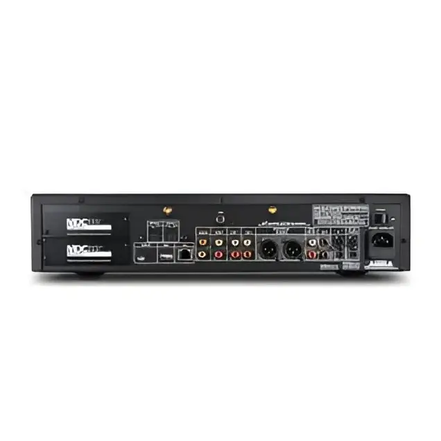 Rückansicht des NAD C658 DAC Streamer Vorverstärkers mit 500mv out und Bluetooth aptX